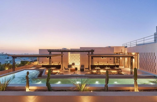 Pyrgos Hotel | Enorme EOS Santorini - Adults Only