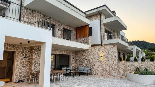 Aristotelis Villa | Eosea Hemera