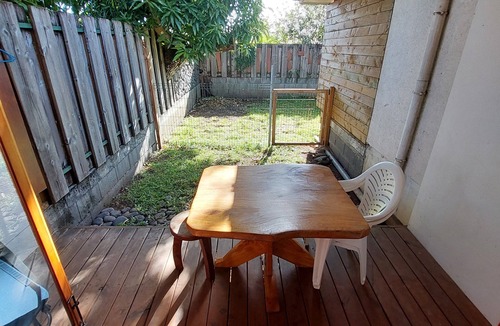 Punaauia House | Equipped studio with pet-friendly garden area close to foodtruck for dinner.