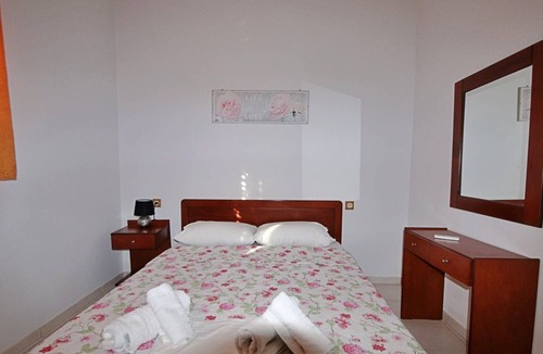 Eretria Apartment | Eretria Cozy Home - Spacious Garden Retreat