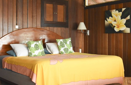 Cook's Bay House | Escape to a Charming BEACH FRONT Beach House on the Island of Moorea