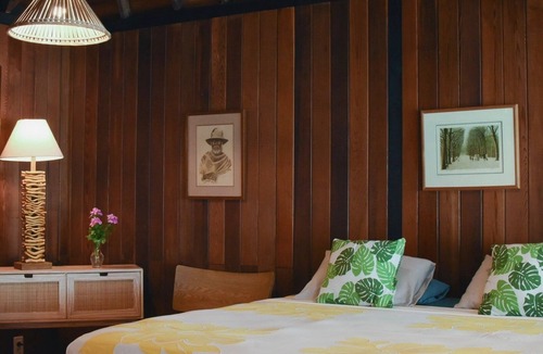 Cook's Bay House | Escape to a Charming BEACH FRONT Beach House on the Island of Moorea