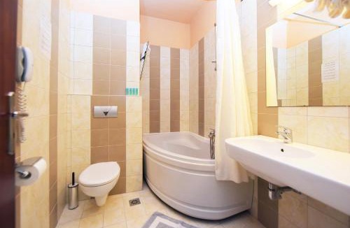 Petaloudes Apartment | Esmeralda Hotel