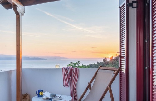 Nerotrivia Cottage | Esperos Petit House is a stone house where the visitor can relax and calm.