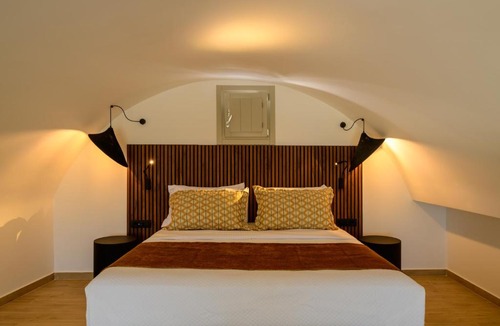 Karterados Bed & Breakfast | Eteo Santorini Luxury Suites