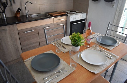 Evropouloi Apartment | Ethra Casa