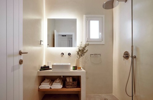 Vathi Hotel | Eutopia Suites Sifnos