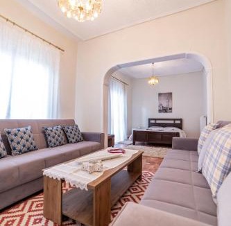 Mavromati Apartment | Evans House
