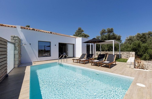 Sfakaki Villa | Eveland Accessible Villa 2