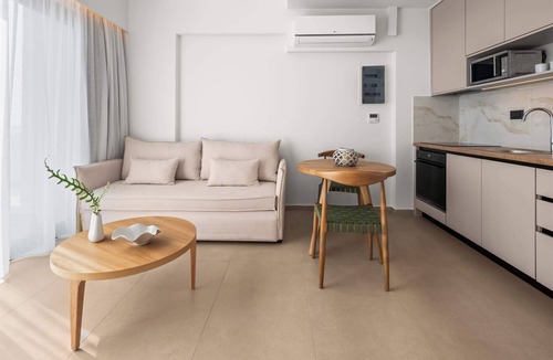 Koutsouras Apartment | Evelmare Beachfront Upper Apartment