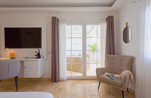 El Cortecito House | Exclusive 10BR Retreat – Rooftop, Chef + Daily Cleaning – 1min walk to Beach