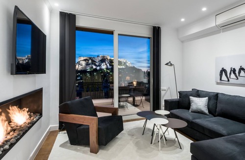 Plaka Apartment | Executive 2 bdr Suite in Plaka - Acropolis View