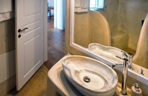 Oia Hotel | Executive Suite with Private Whirlpool & Caldera View