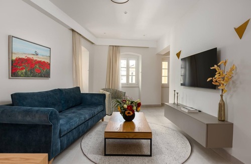 Old Town House | Executive Suite Cantons View