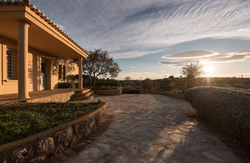Kilada Villa | EXQUISITE SEAFRONT VILLA EMERALD WITH PRIVATE INFINITY POOL ON THE SHORE