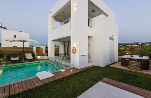 Pigianos Kampos Villa | Extraordinary Rethymno Villa | Villa Hantengu | 3 Bedrooms | Beach Front