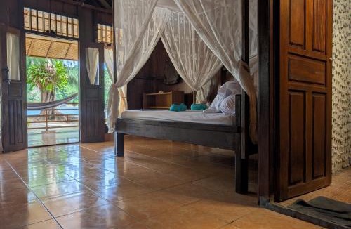 Batudaka Island Hotel | Fadhila Cottages Togean Dive Resort