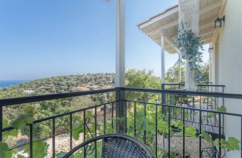 Fternon Apartment | Fairytale Apartment with Sea View, Wi-Fi, and Air Conditioning