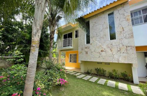 Playa Bibijagua House | Family 2BR Townhouse Beach Access, Pool Fast Wi-Fi