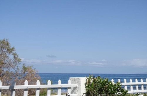 Monolithos House | Family beach house, sea front.