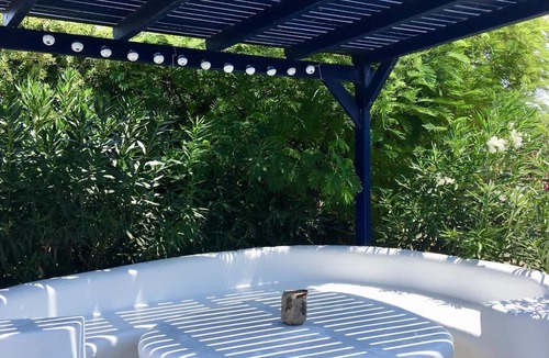 Naxos House | Family house with 2 b/r , private garden, next to beach