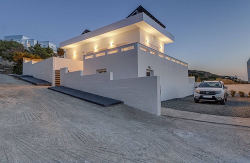 Kini House | Family house with sunset and sea view.