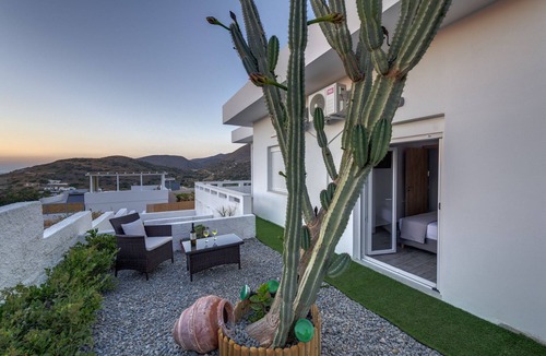 Kini House | Family house with sunset and sea view.