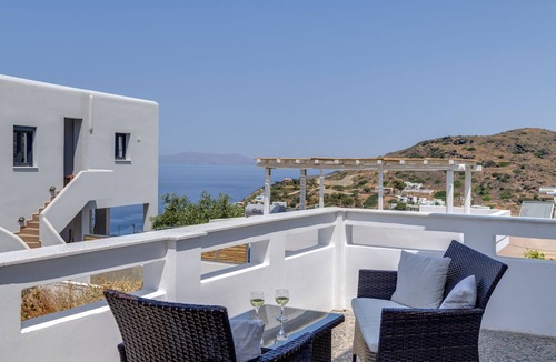 Kini House | Family house with sunset and sea view.