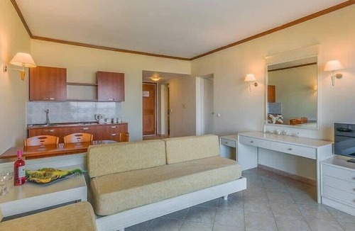 Psalidi Apartment | Family Room Sea View Veranda Sleeps 4