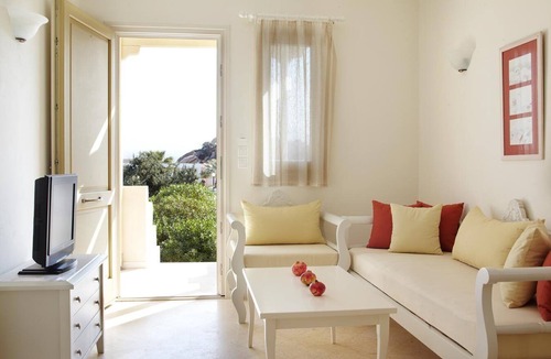 Agios Prokopios House | Family villa for four with one bathroom, sea view, communal pool, breakfast