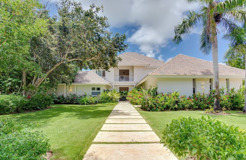 Punta Cana Village Villa | Family Villa in Punta Cana/full house - Maid/Cooking and golf cart included