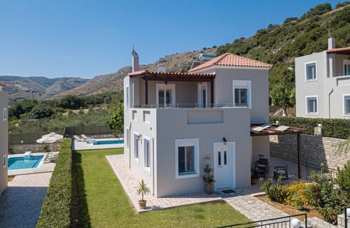 Agia Triada Villa | Family Villa with Private Pool and Ping Pong table