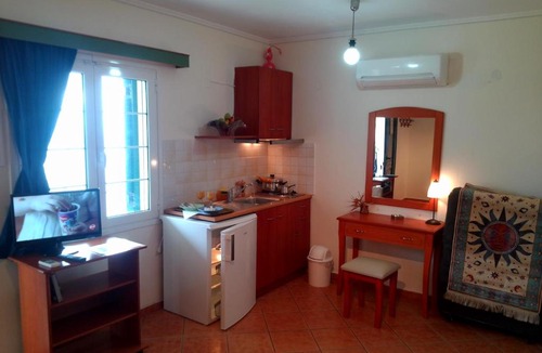 Kalamitsi Apartment | Fantastico Studios #5 and #6