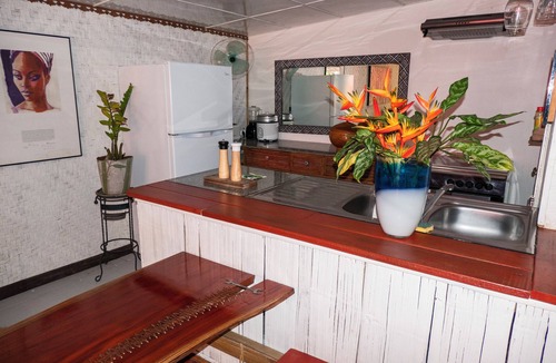 Maharepa House | FARE BAMBOO with PALAPA and shared pool