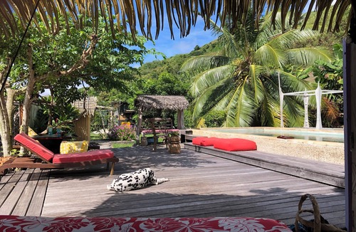 Maharepa House | FARE BAMBOO with PALAPA and shared pool