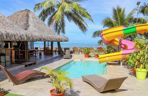 Vai'anae House | Fare Kuuheiura, a beachfront home overlooking the lagoon