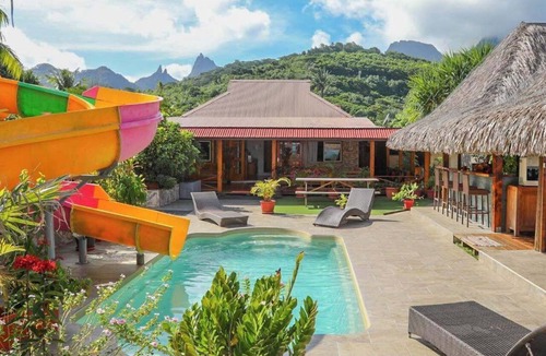 Vai'anae House | Fare Kuuheiura, a beachfront home overlooking the lagoon