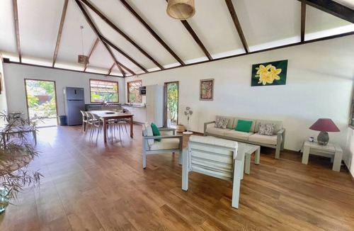 Paea House | Fare Miki Miki- private beach
