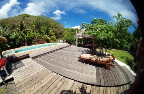 Maharepa House | Fare TEAK avec Palapa et piscine partagée