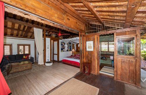 Maharepa House | Fare TEAK avec Palapa et piscine partagée