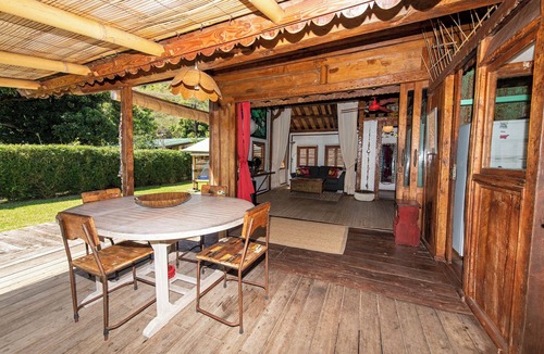 Maharepa House | FARE TEAK with PALAPA and shared pool