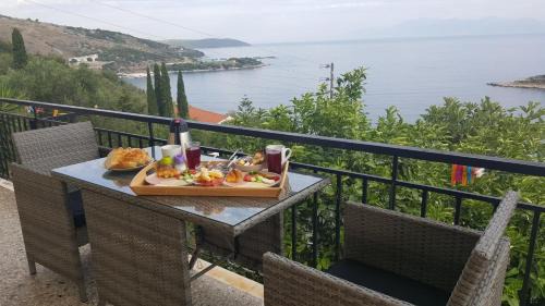 Kassiopi Apartment | Fatiras Studios