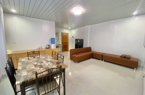 Dauis Apartment | FERM'S Residence B-Spacious Apartment with fast WIFI