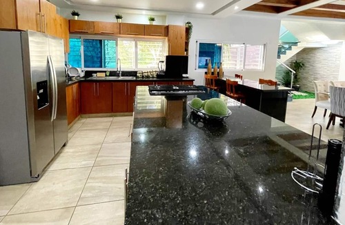 Pantoja Villa | Finca Villa Linda minutes from Santo Domingo. Near all major atractions