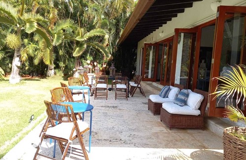 Los Limones House | Five Bedroom house Central Location just a short walk from Minitas Beach