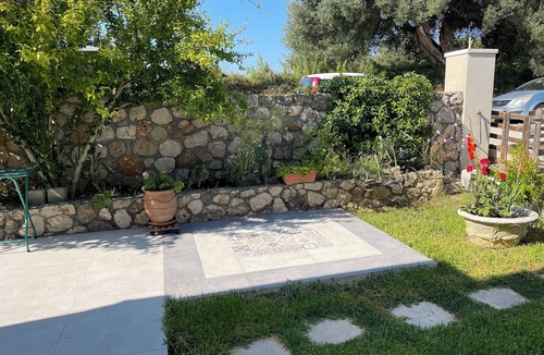 Kaligata House | Flat - Sleeps 2 - Parking - Patio