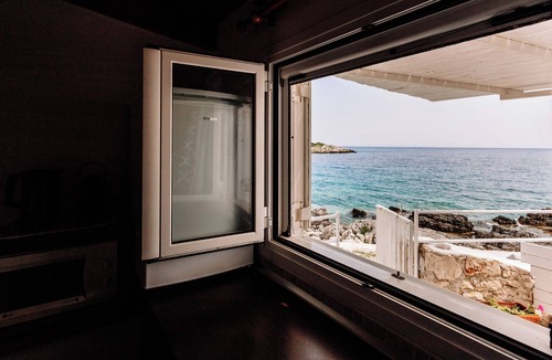 Elation Apartment | Floreica Studio By The Sea