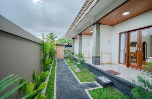 Kedewatan House | Flossie Bali