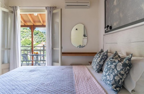 Katsarou Hotel | Flower