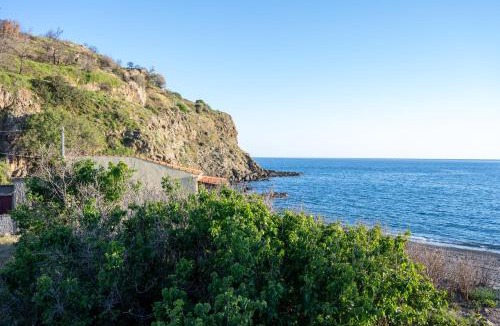 Limnos Apartment | Fos Beachfront Loft-Limnos, Volissos-Chios